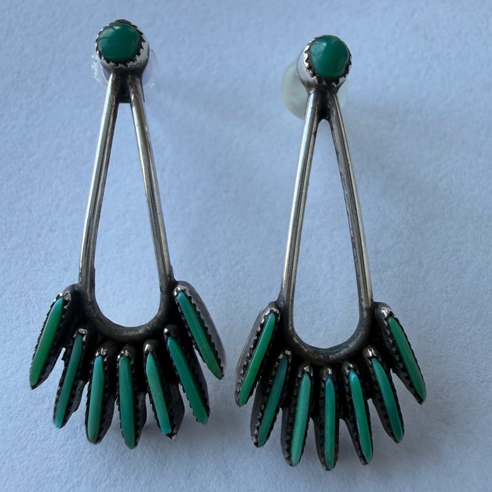 7 point design turquoise and silver earrings made by the Zuni tribe. Vintage.